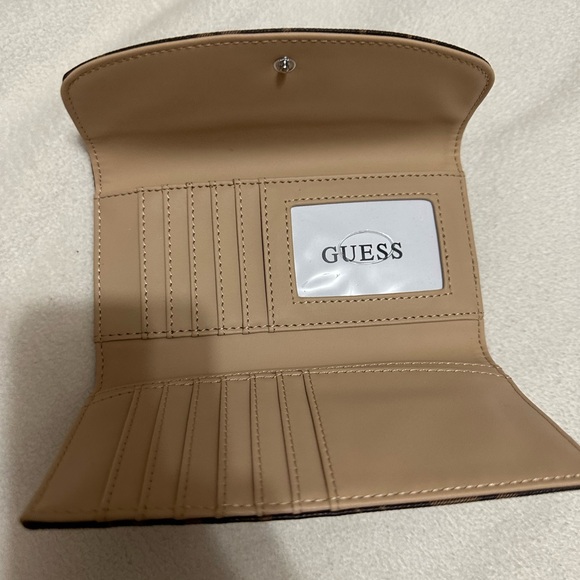Guess Wallet - Picture 2 of 2